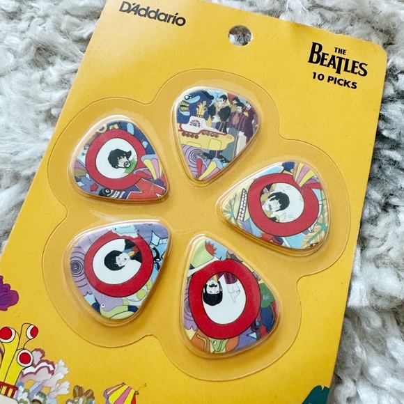 NEW The Beatles Yellow Submarine Guitar Picks - Picture 4 of 4